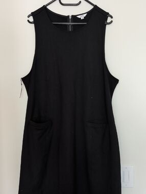 PENN Black Sleeveless Midi Dress with Pockets
